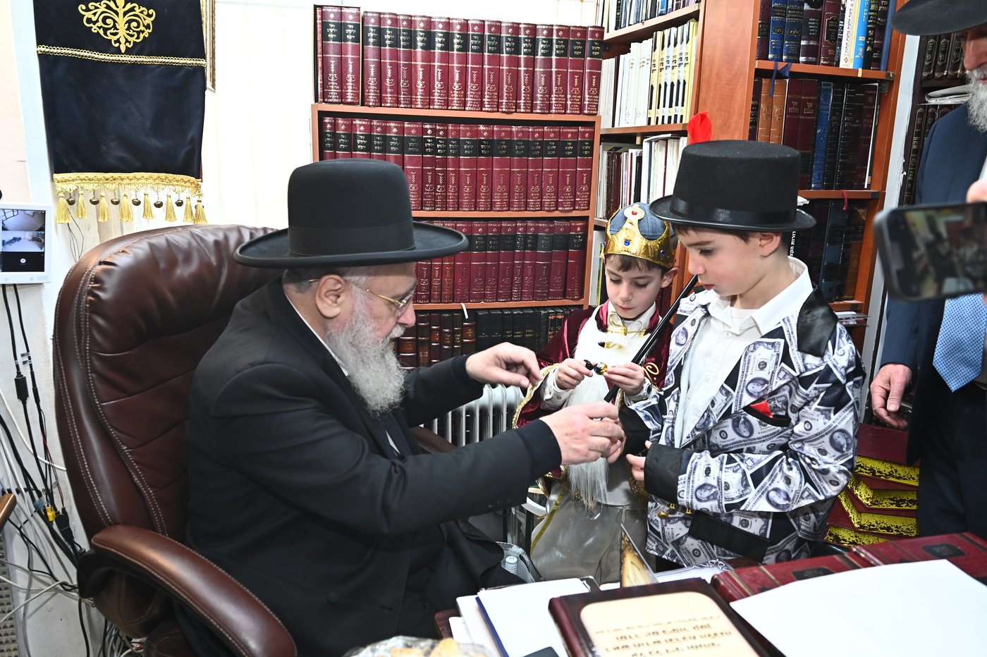 הראשל"צ הגר"י יוסף בפורים