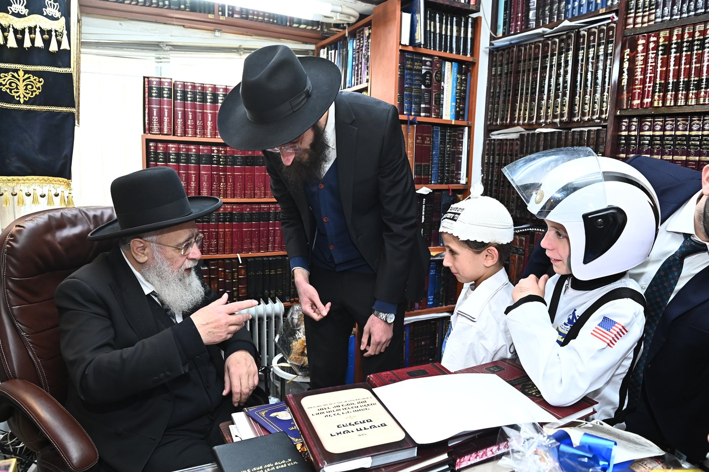 הראשל"צ הגר"י יוסף בפורים