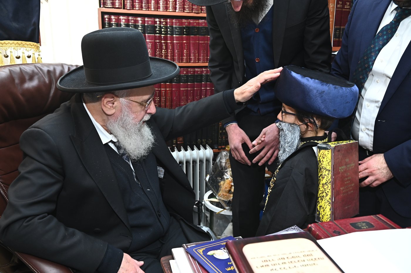 הראשל"צ הגר"י יוסף בפורים