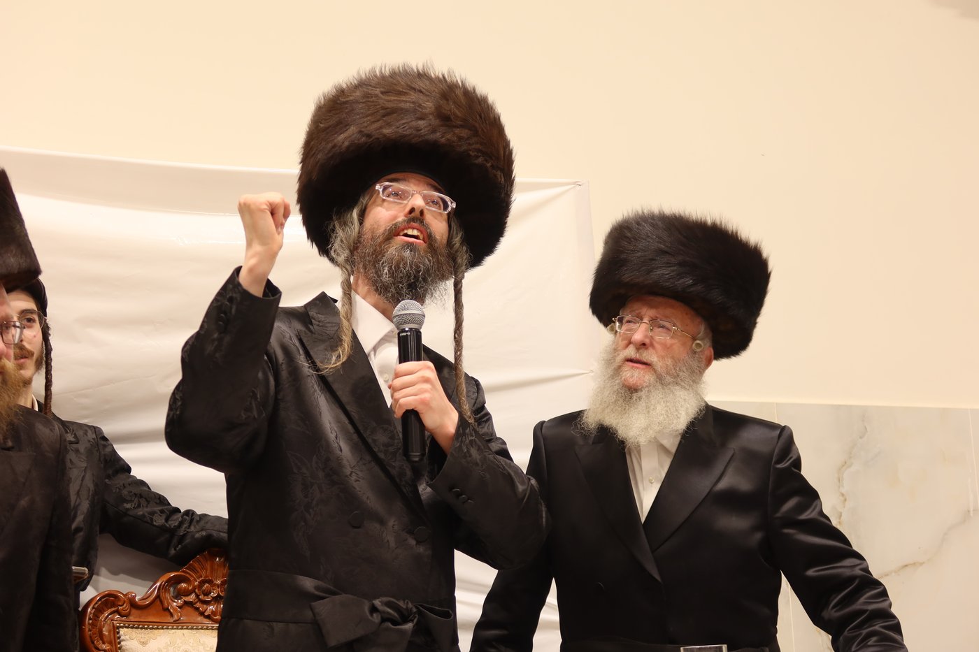 פורים בחצה"ק זוועהיל