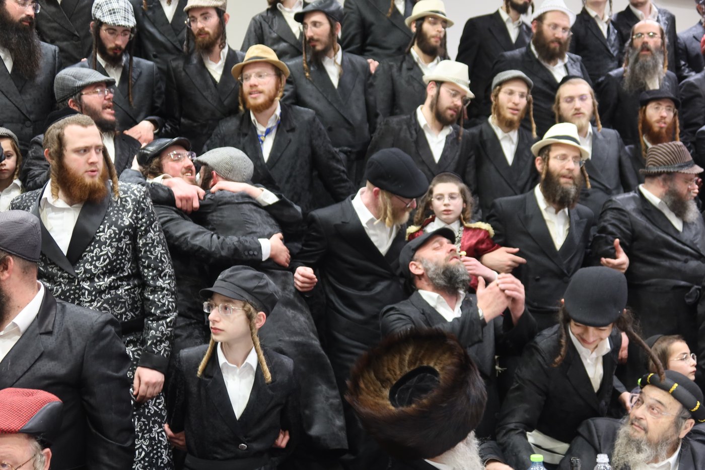 פורים בחצה"ק זוועהיל