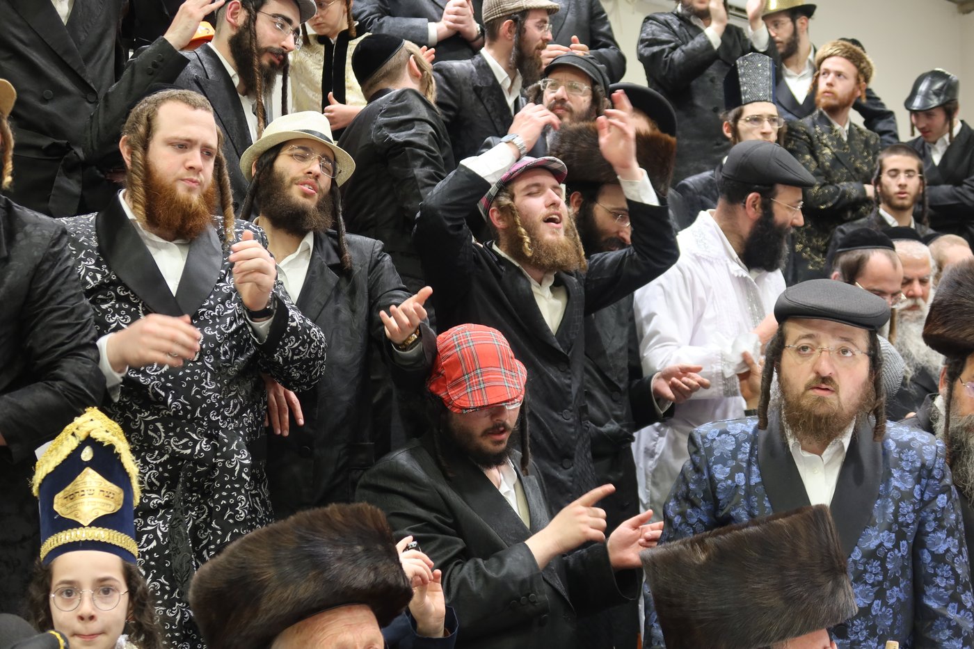 פורים בחצה"ק זוועהיל