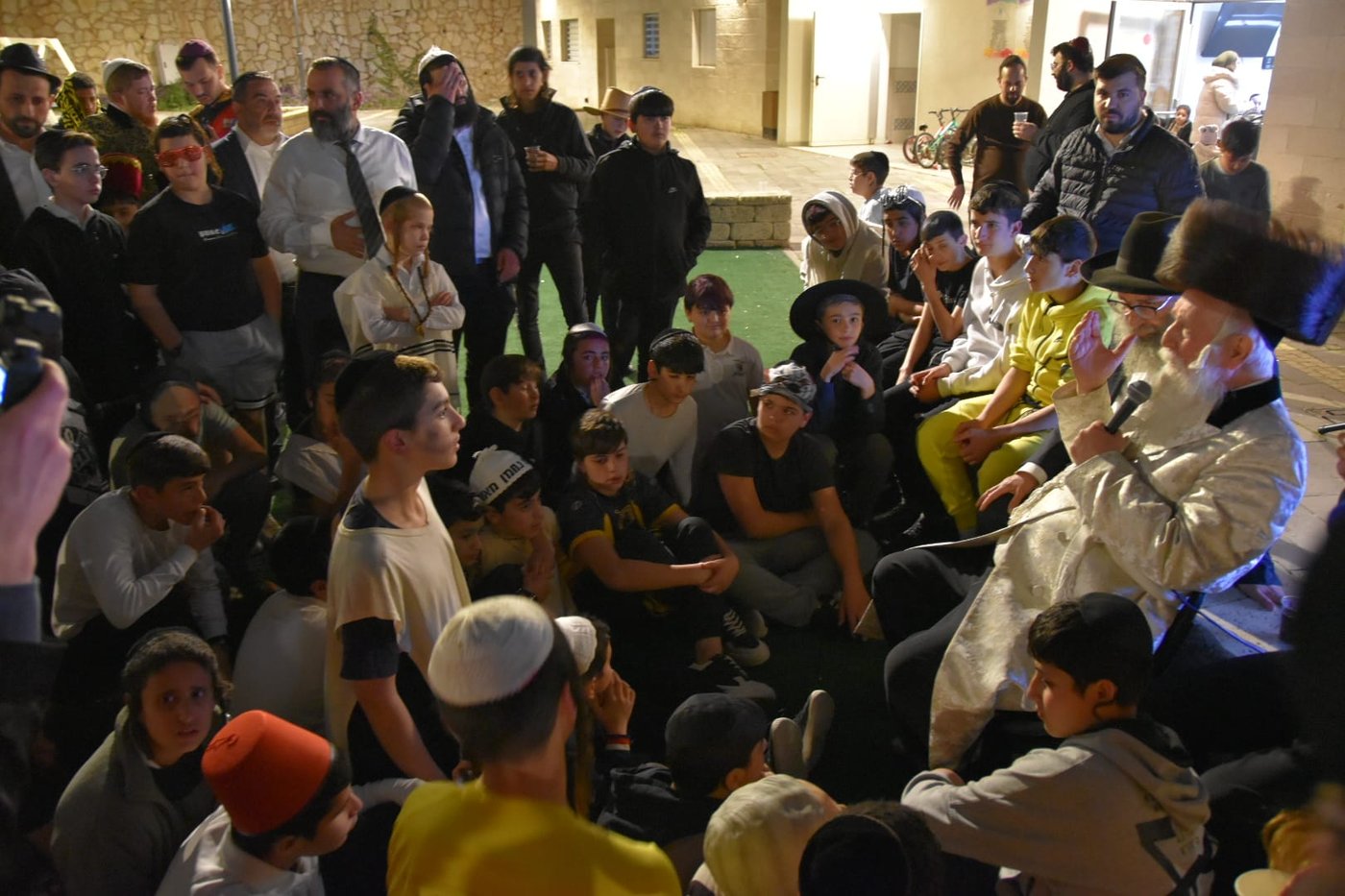 פורים אצל הגרי"ד גרוסמן