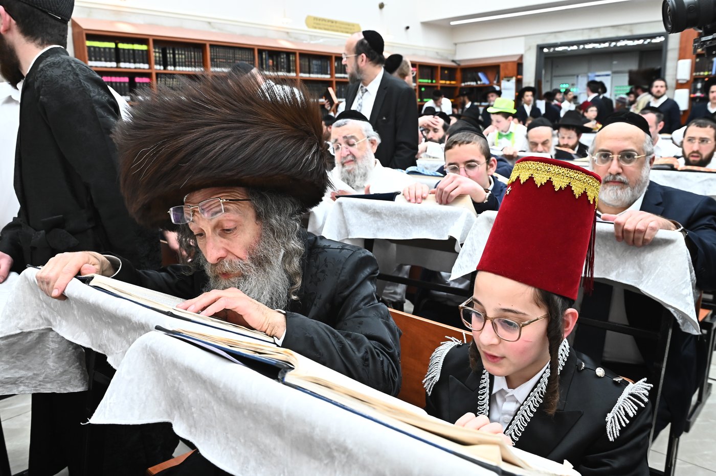 הגה"צ רבי אלימלך בידרמן בלימוד בליל פורים