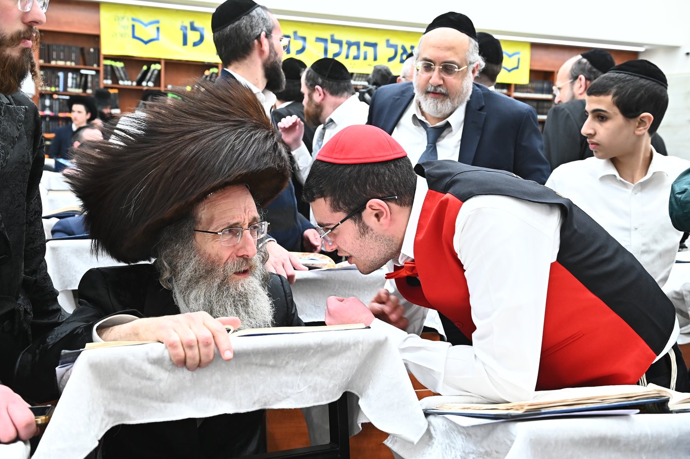 הגה"צ רבי אלימלך בידרמן בלימוד בליל פורים