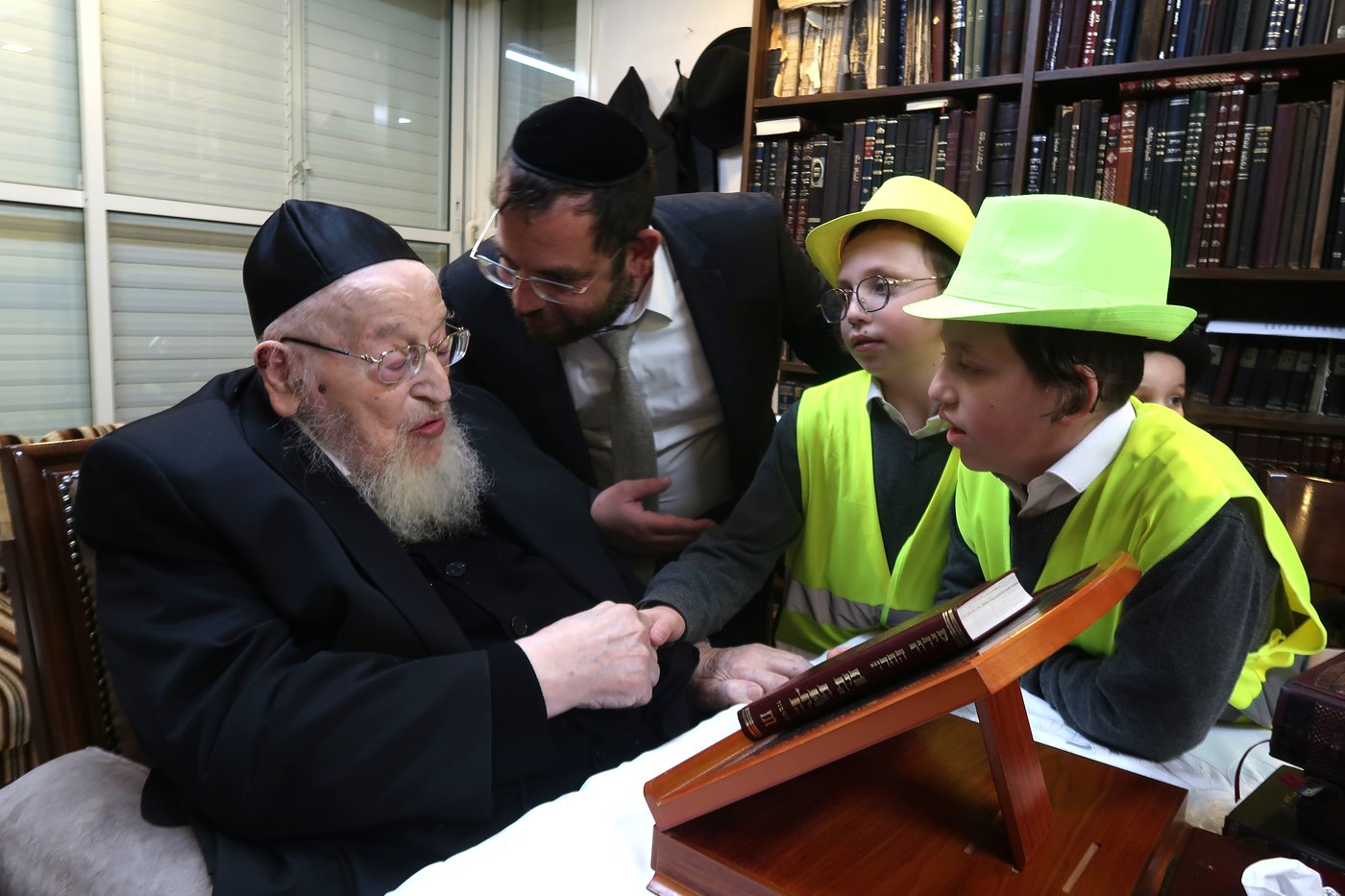 פורים בצל הגרמ"צ ברגמן 