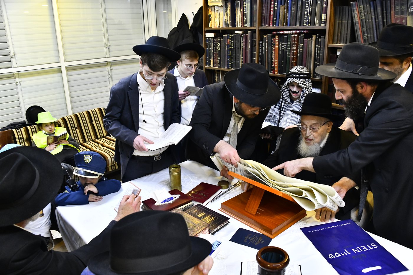 פורים בצל הגרמ"צ ברגמן 