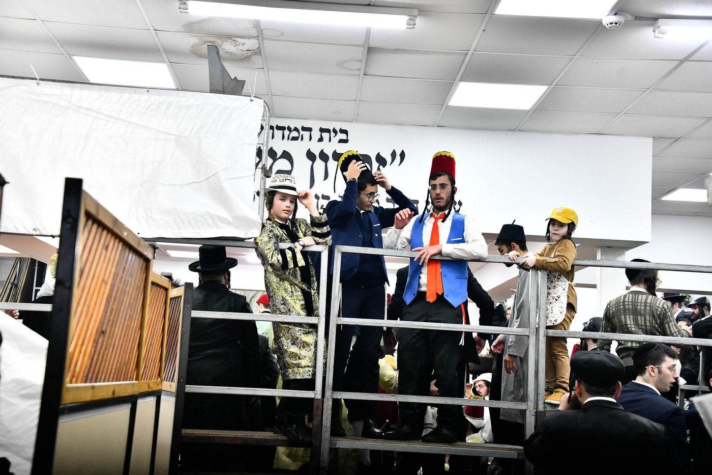 פורים אצל האדמו"ר מקרעטשניף כפר עטה