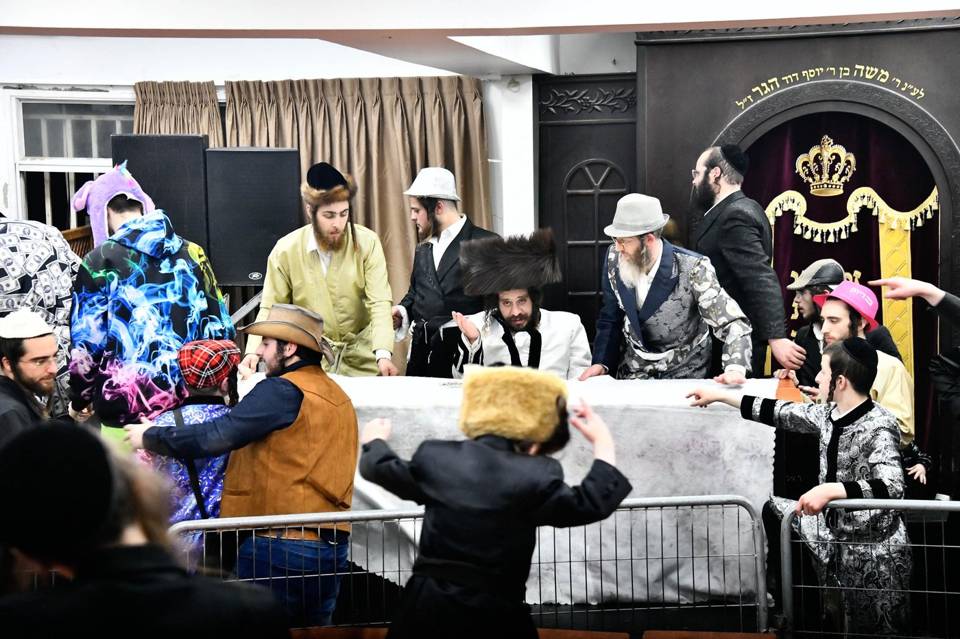 פורים אצל האדמו"ר מקרעטשניף כפר עטה