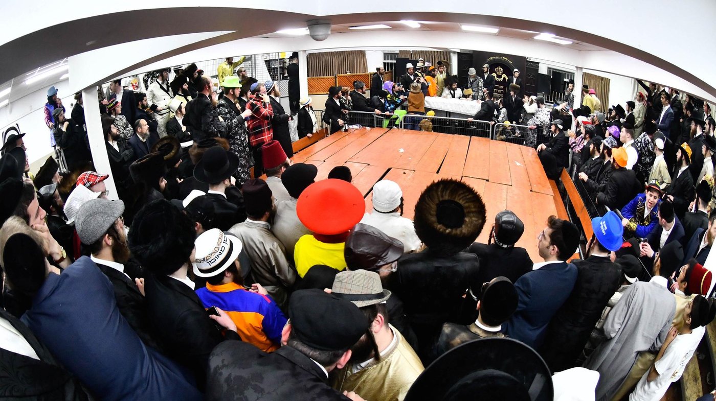 פורים אצל האדמו"ר מקרעטשניף כפר עטה