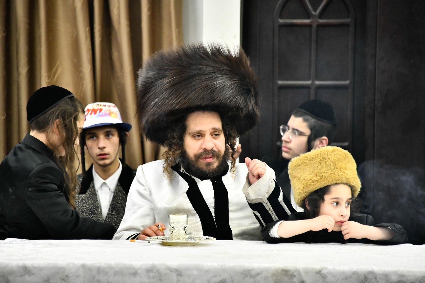 פורים אצל האדמו"ר מקרעטשניף כפר עטה