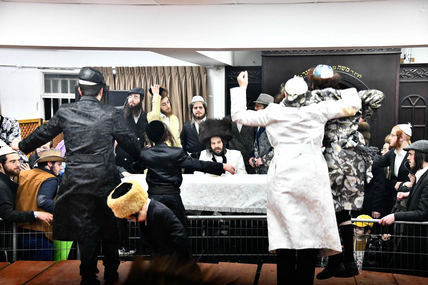 פורים אצל האדמו"ר מקרעטשניף כפר עטה