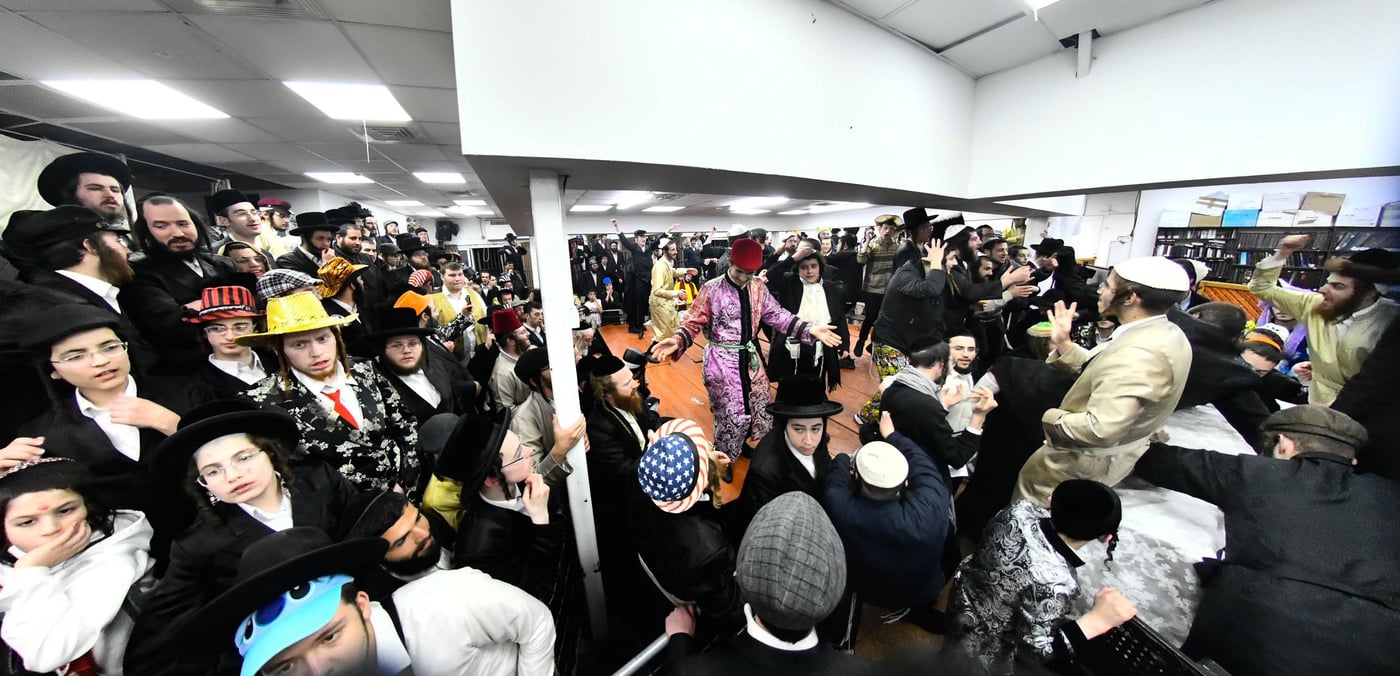 פורים אצל האדמו"ר מקרעטשניף כפר עטה