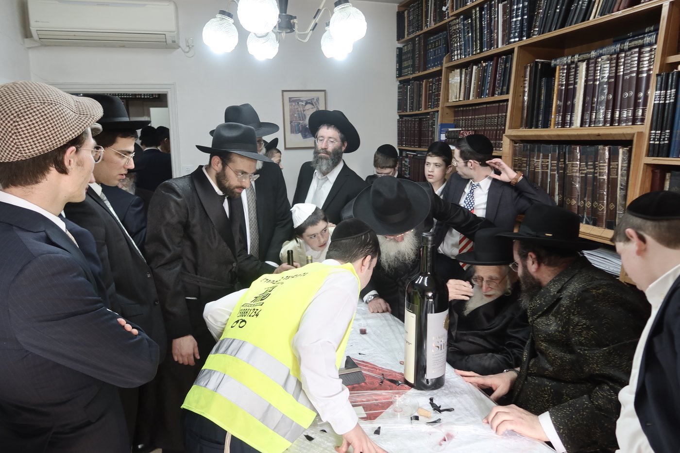 פורים אצל הגר"ע אויערבאך