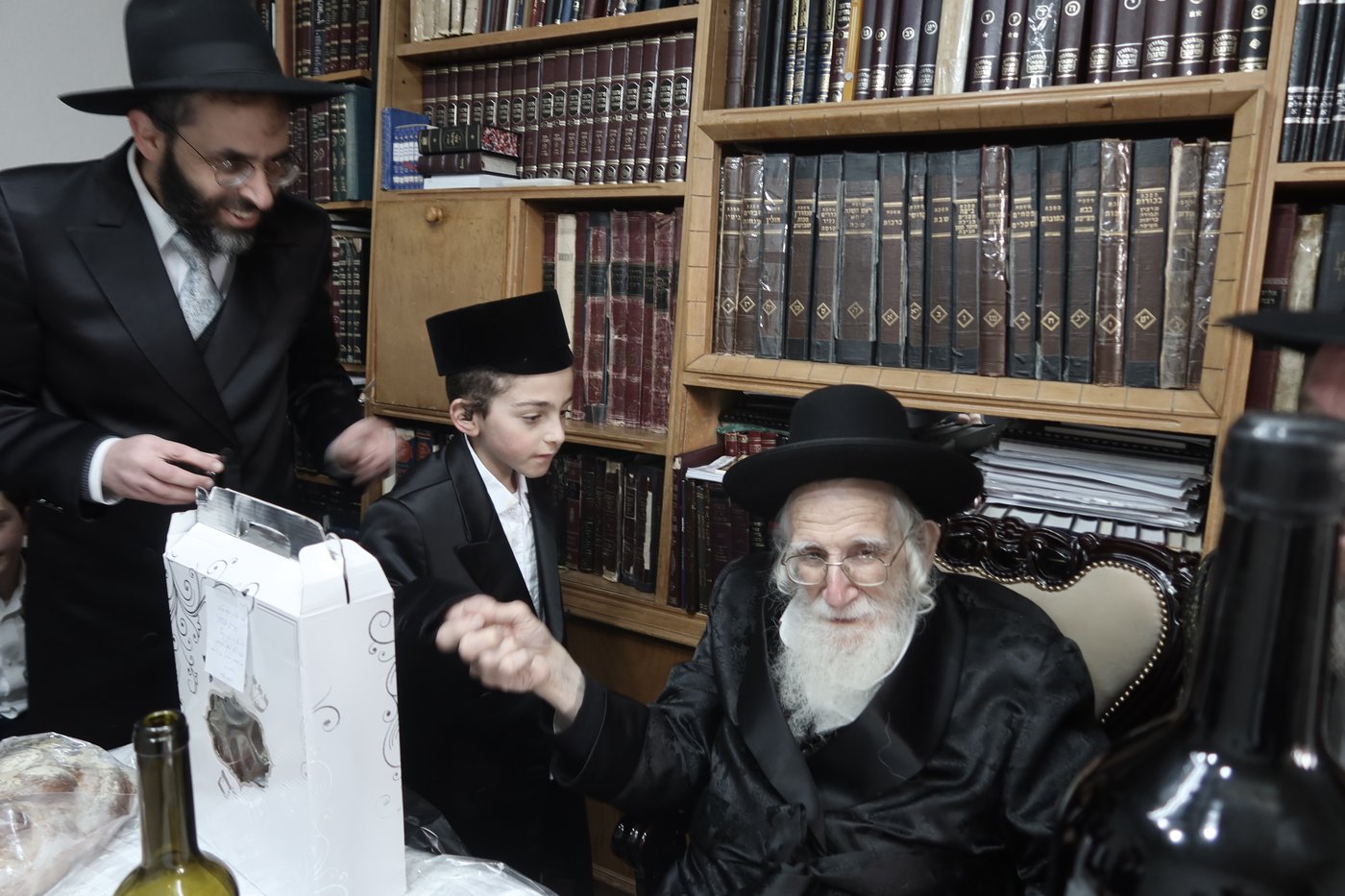 פורים אצל הגר"ע אויערבאך