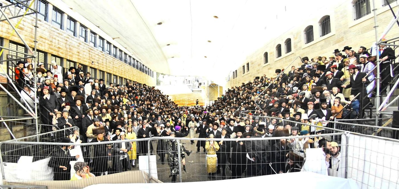 פורים בצל הגה"צ רבי יעקב מאיר שכטר