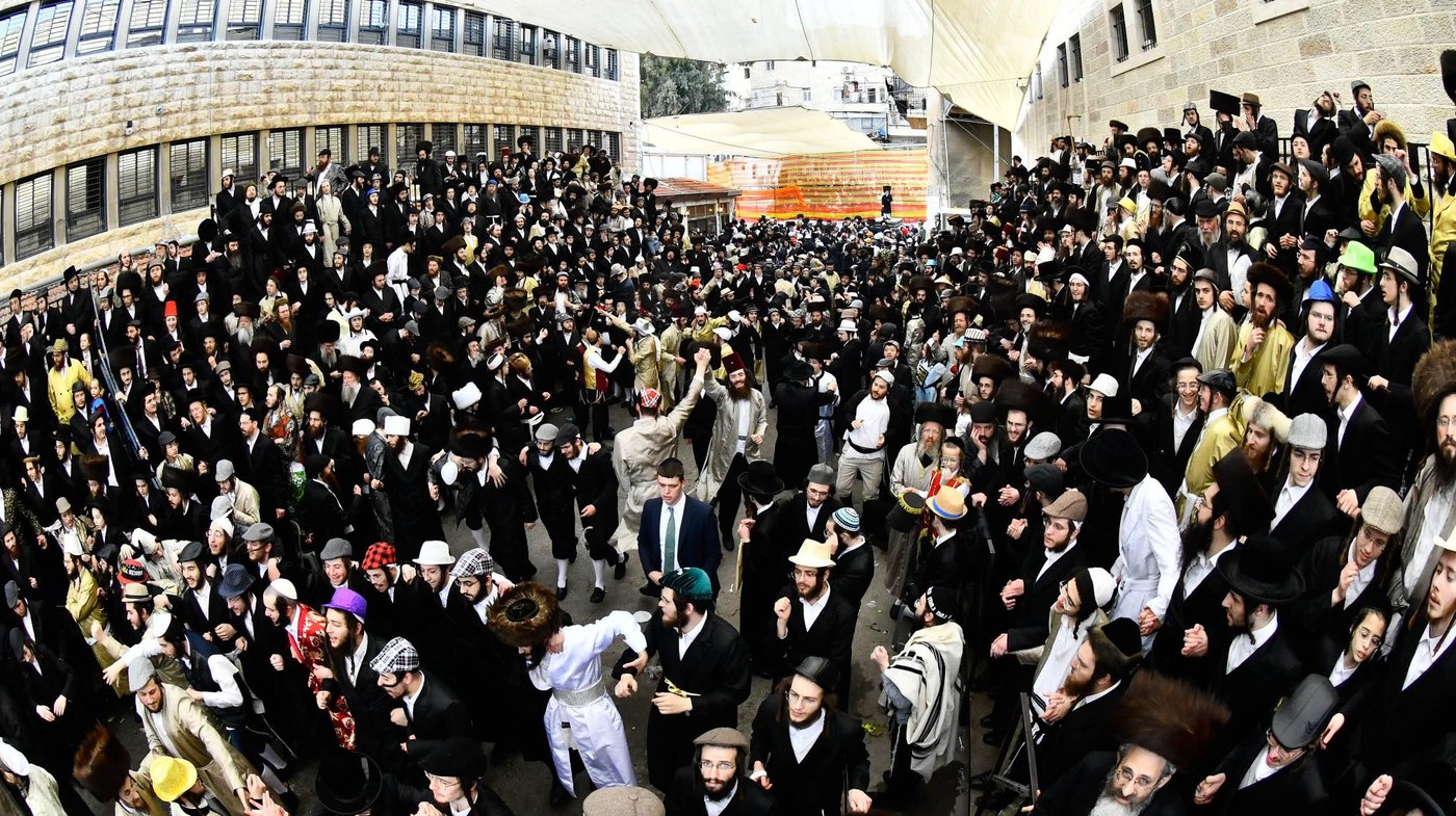 פורים בצל הגה"צ רבי יעקב מאיר שכטר