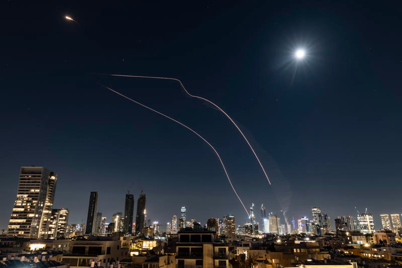 מטח נוסף מאיראן; אזעקות בדימונה | צה"ל מוסיף לכתוש את טהרן וביירות ולהשמיד מטרות טרור