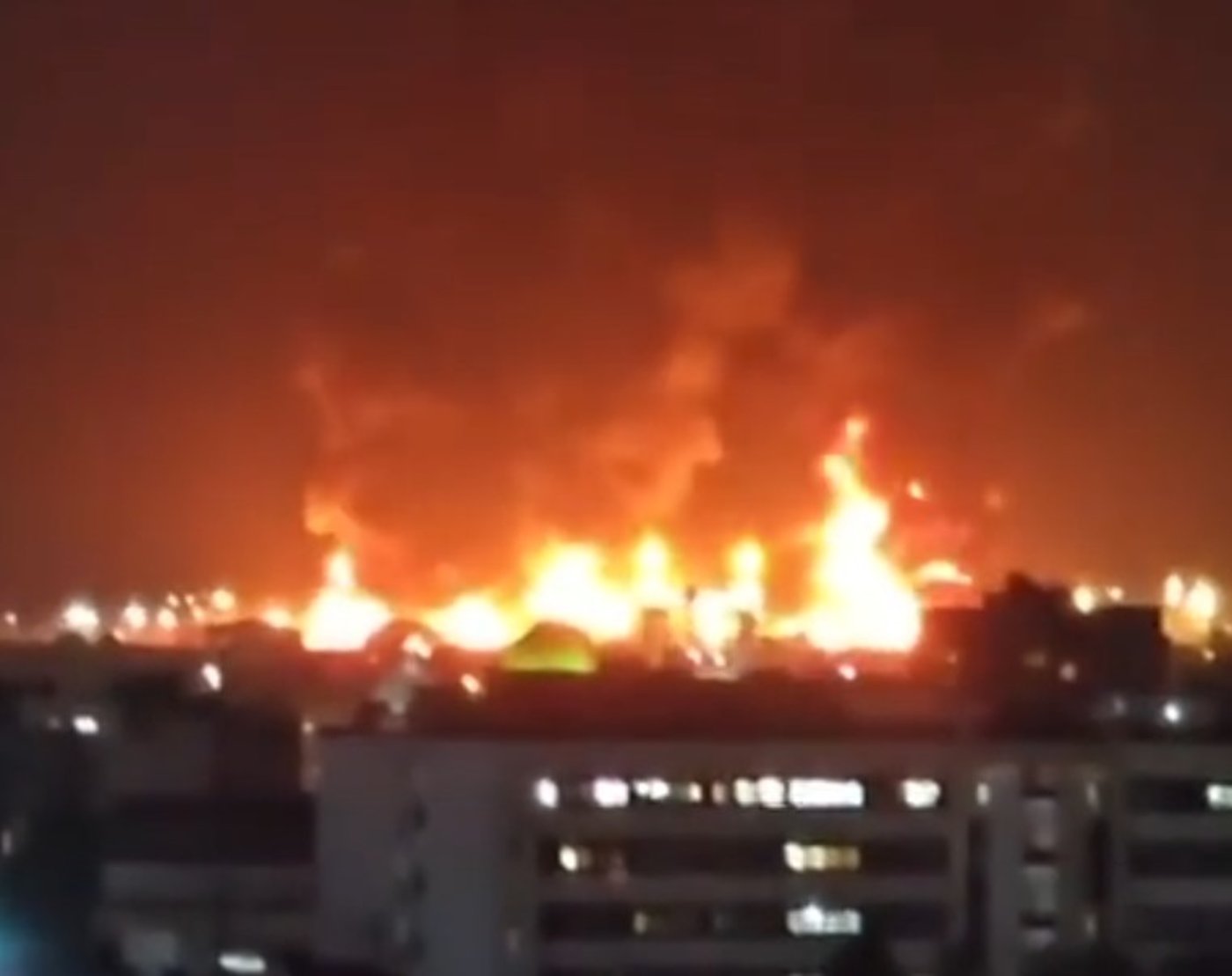 מאגרי הנפט שהותקפו, הלילה