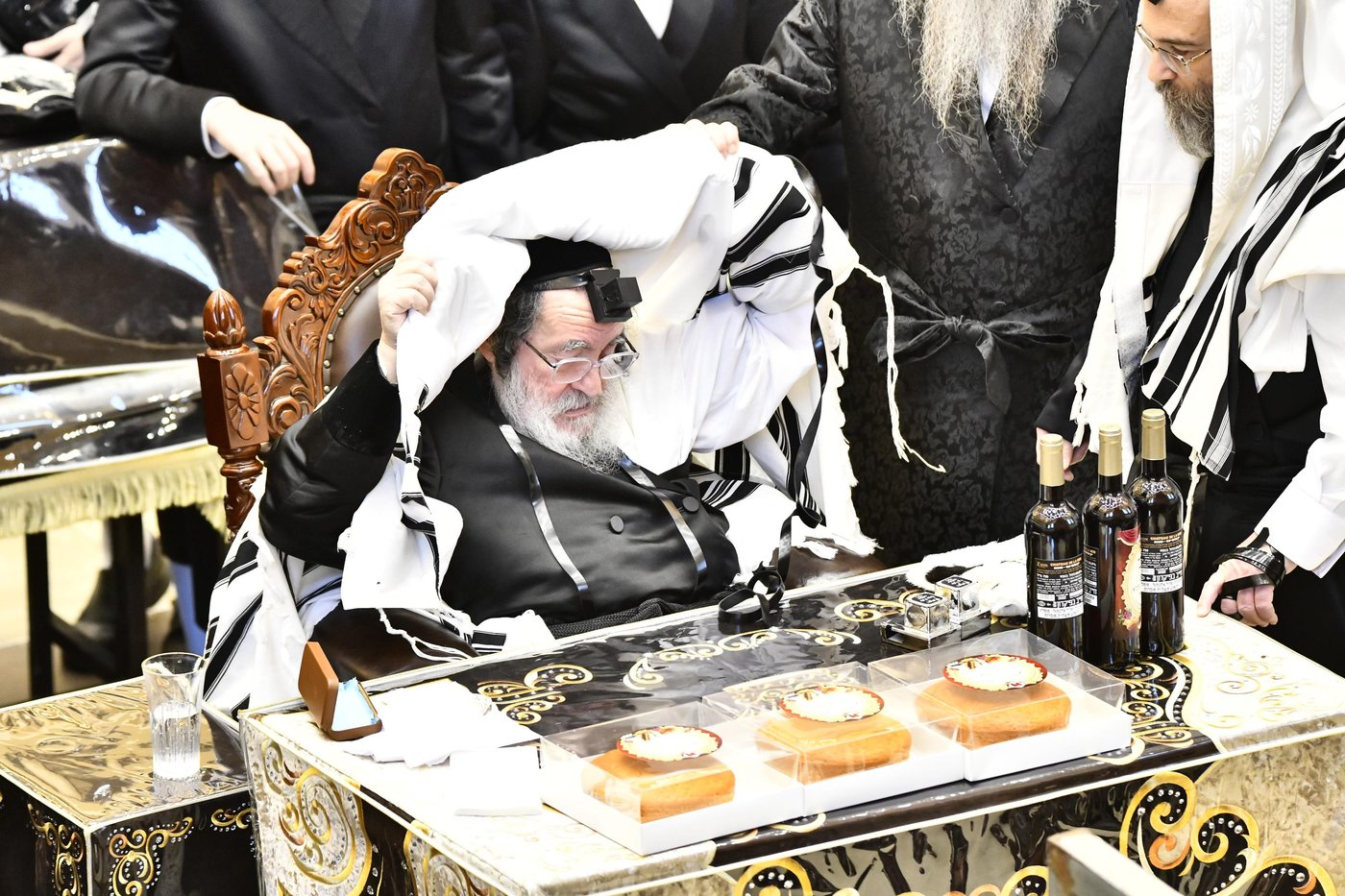 האדמו"ר מויז'ניץ בקריאת המגילה