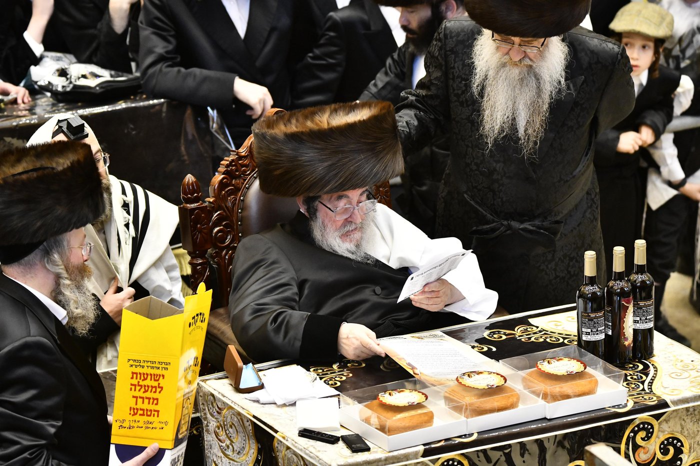 האדמו"ר מויז'ניץ בקריאת המגילה