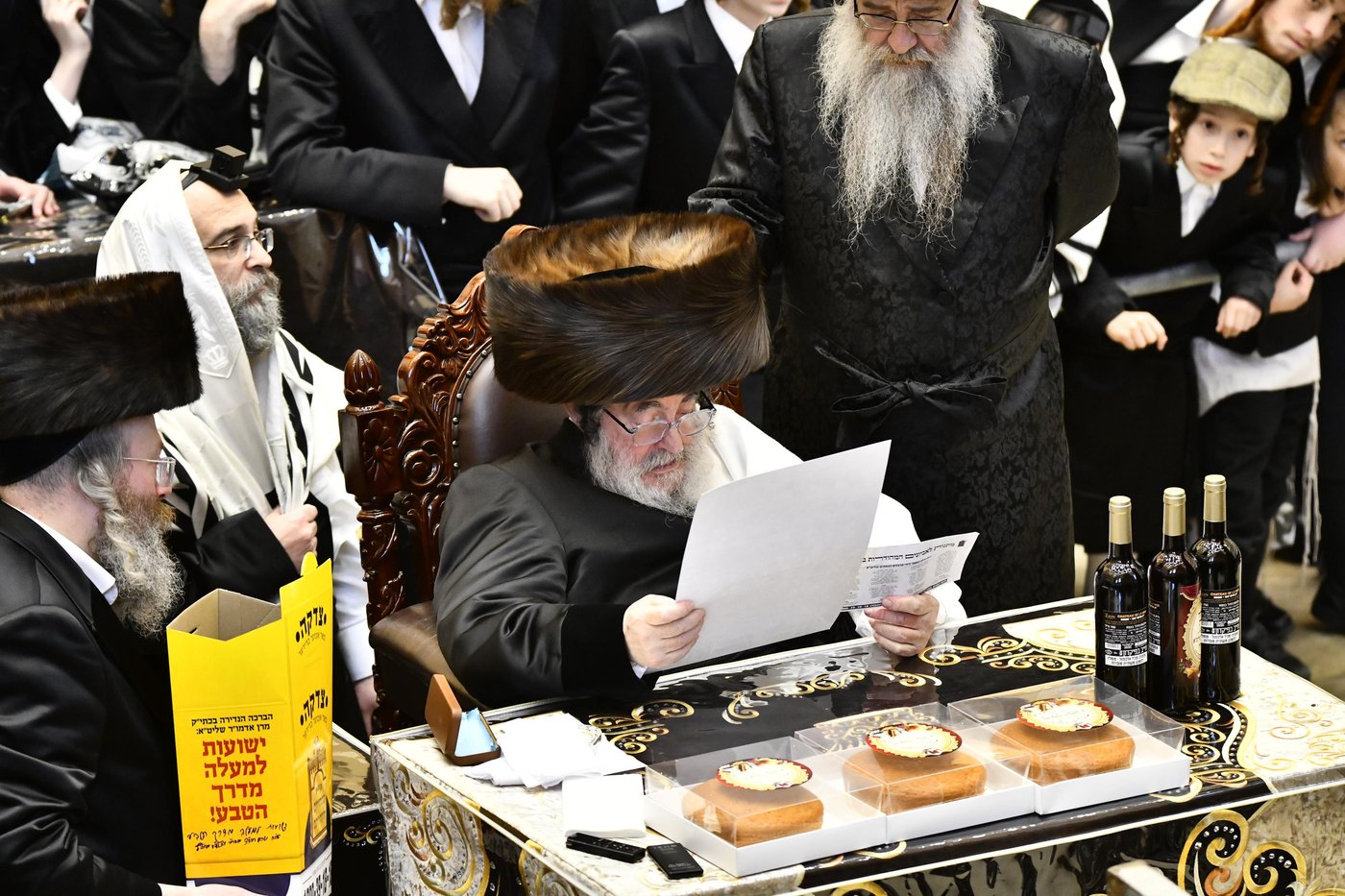 האדמו"ר מויז'ניץ בקריאת המגילה