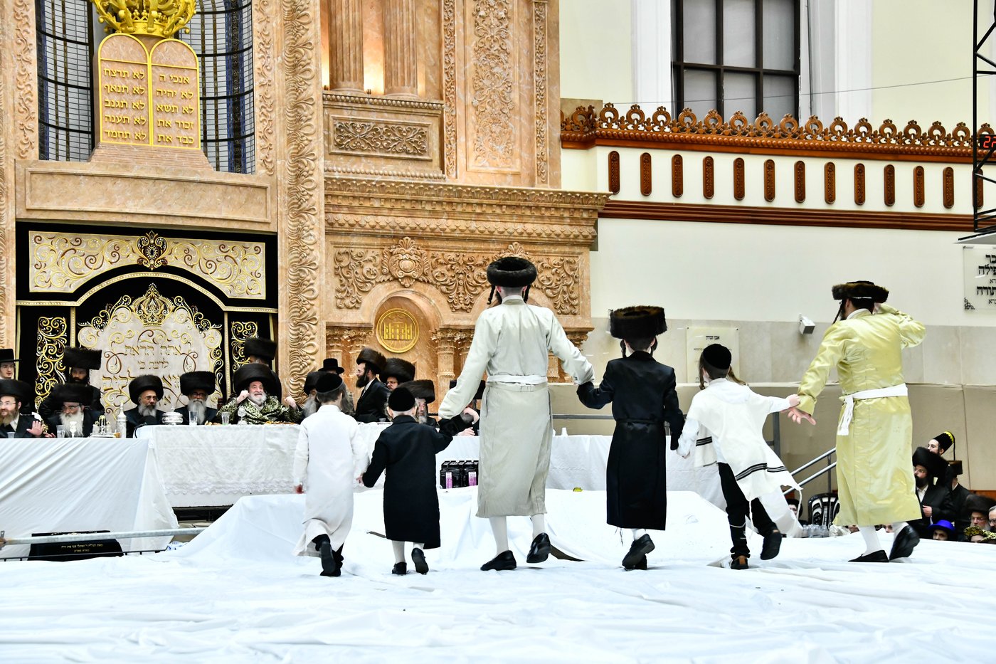 פורים בחצה"ק ויז'ניץ