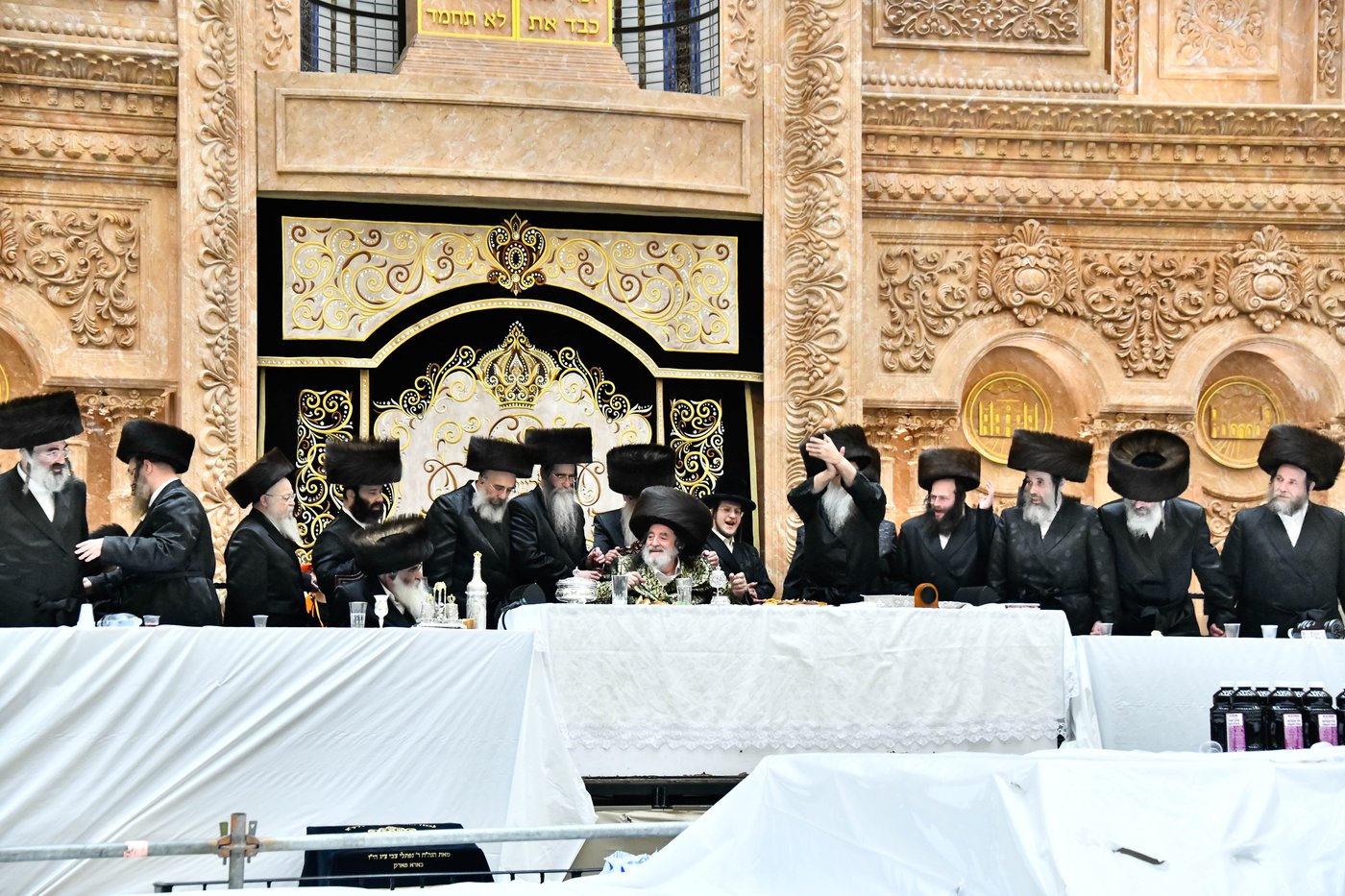 פורים בחצה"ק ויז'ניץ