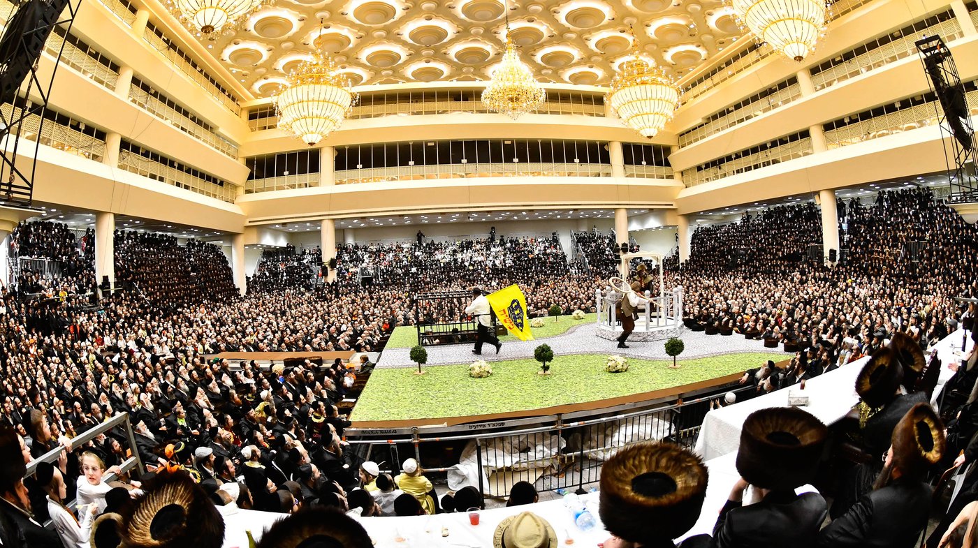 פורים שפיל (הצגה) בחצה"ק ויז'ניץ