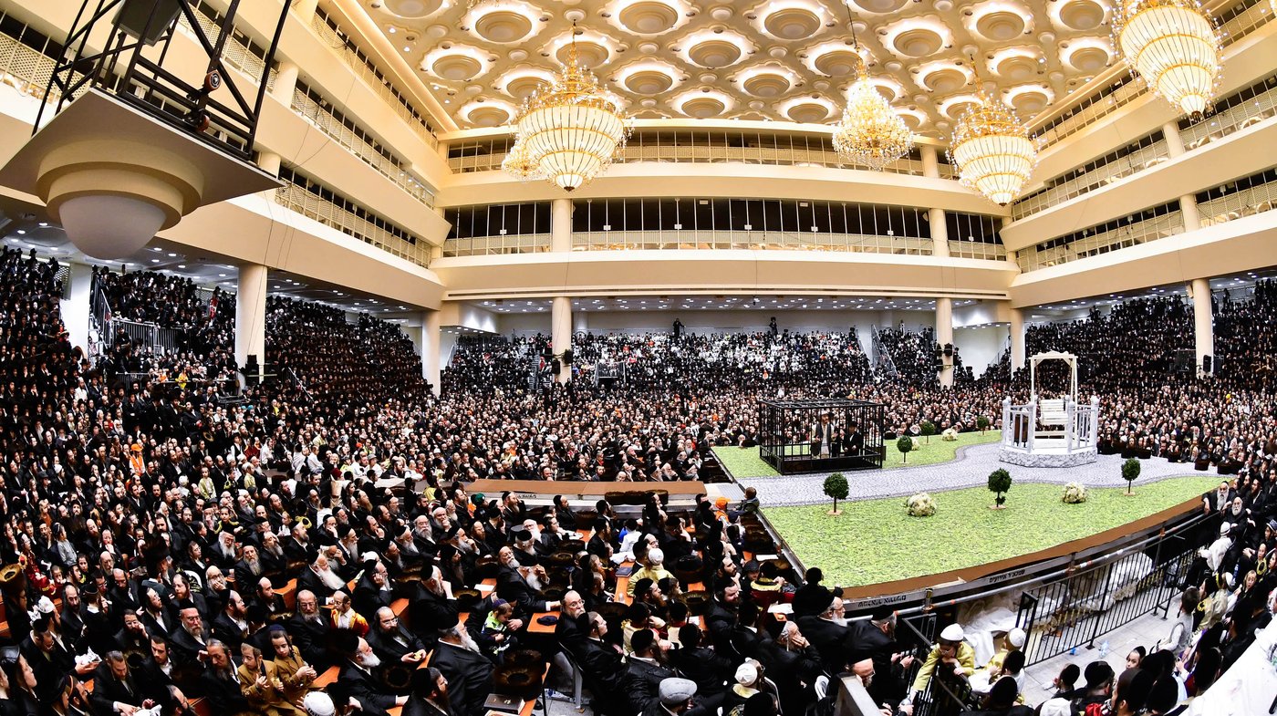 פורים בחצה"ק ויז'ניץ