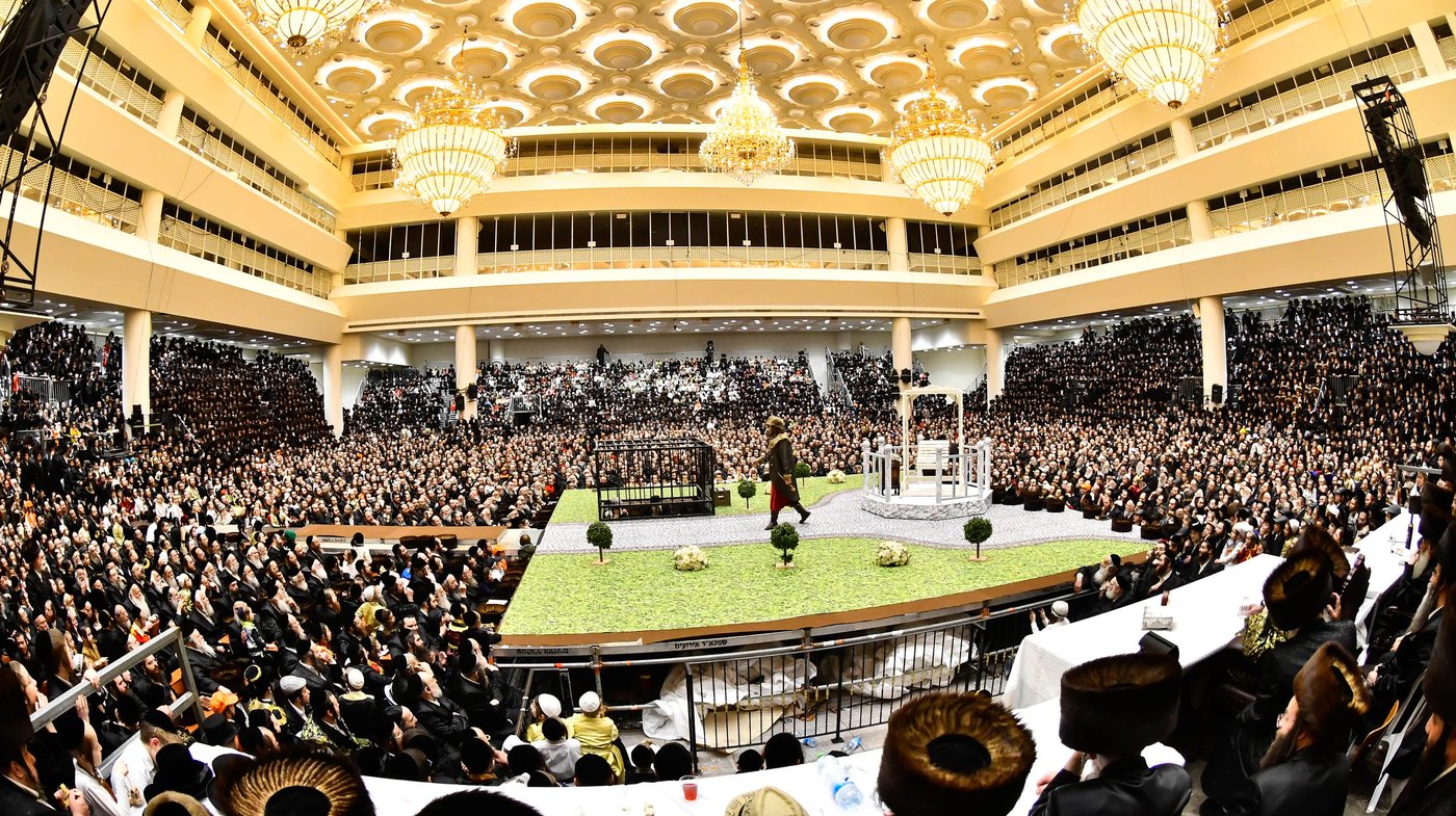 פורים בחצה"ק ויז'ניץ