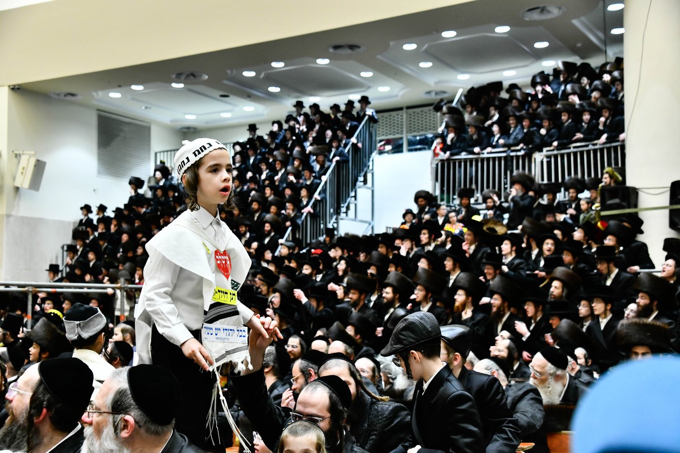 פורים בחצה"ק ויז'ניץ