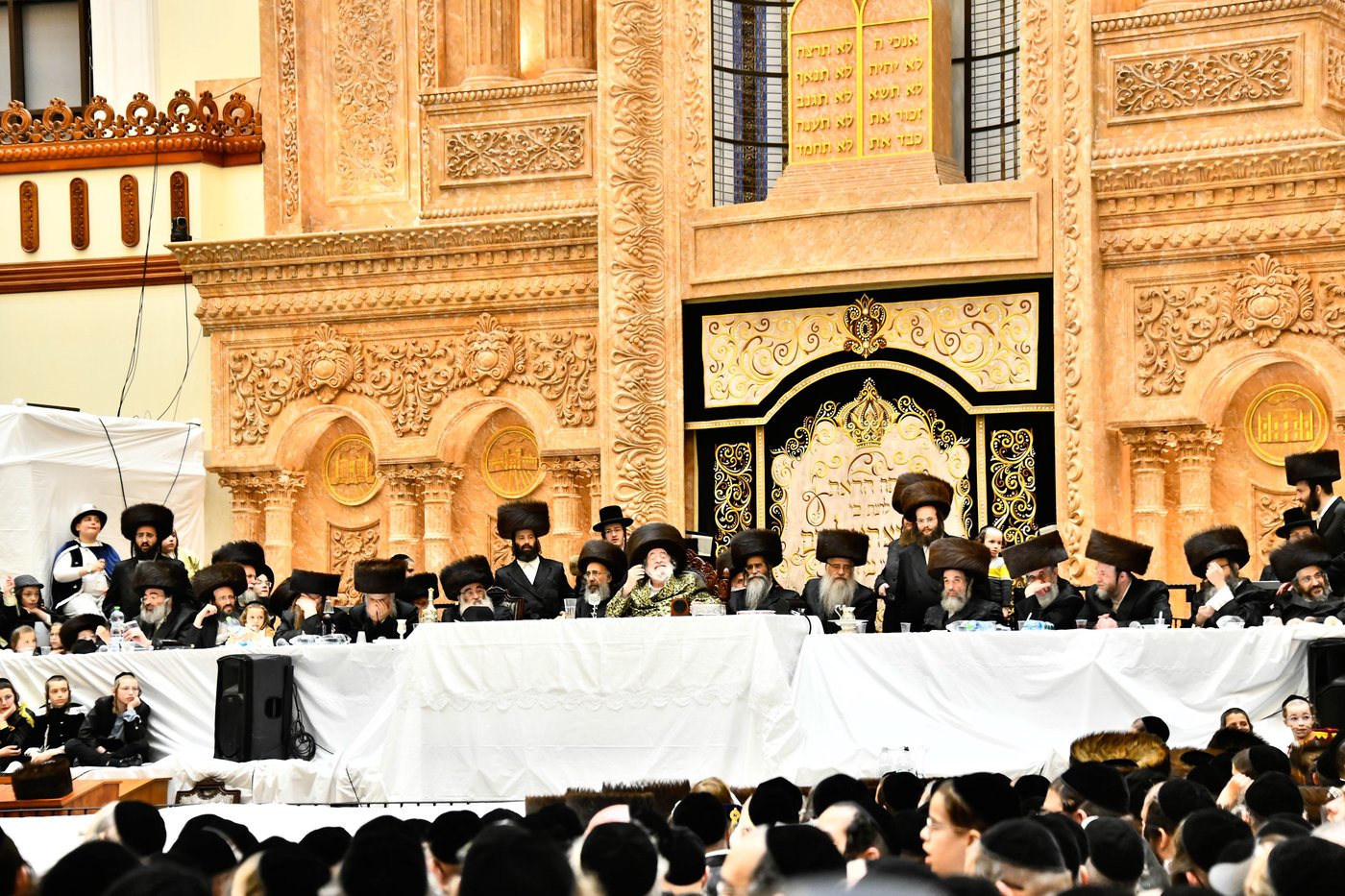 פורים בחצה"ק ויז'ניץ