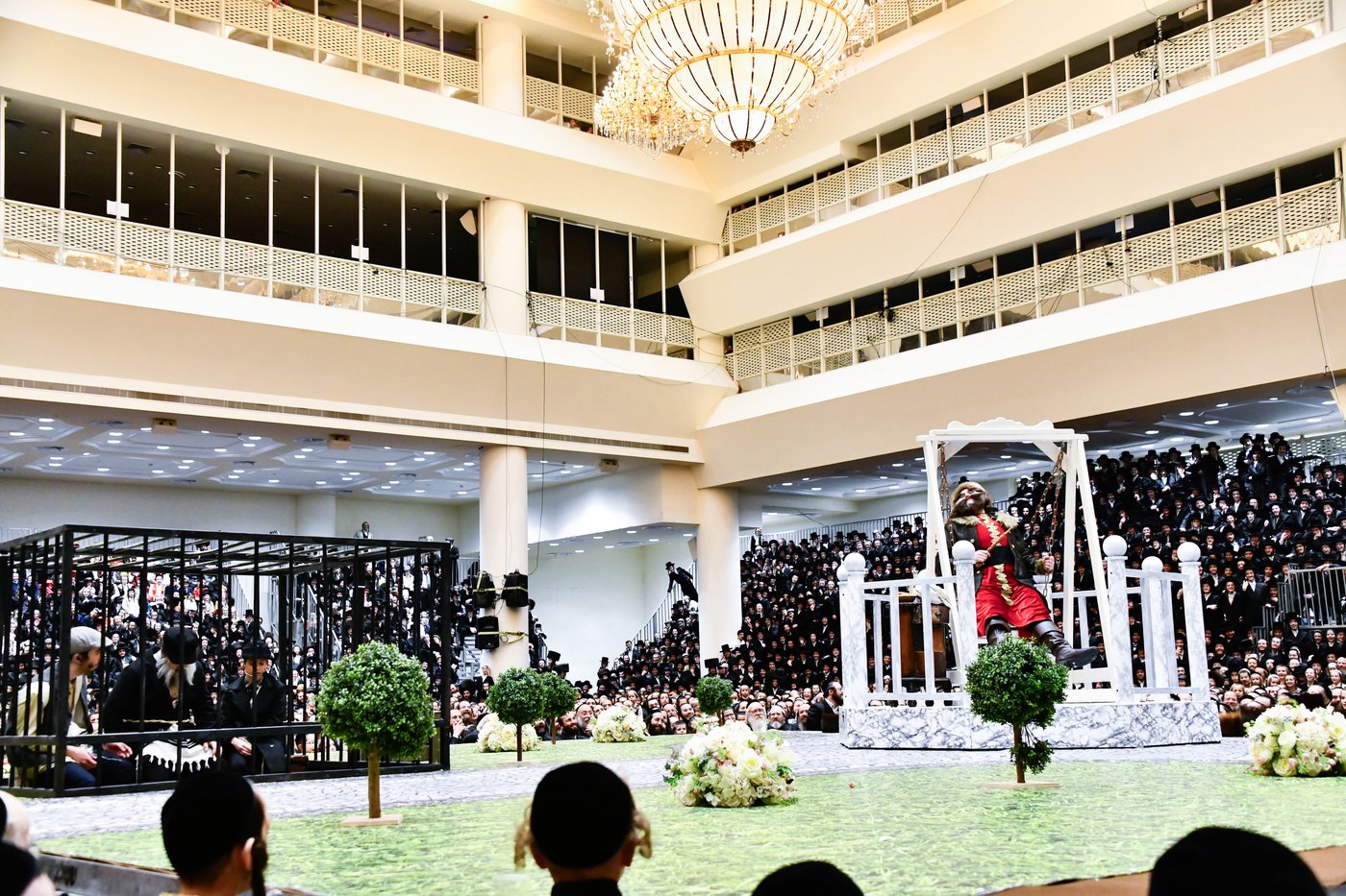 פורים שפיל (הצגה) בחצה"ק ויז'ניץ