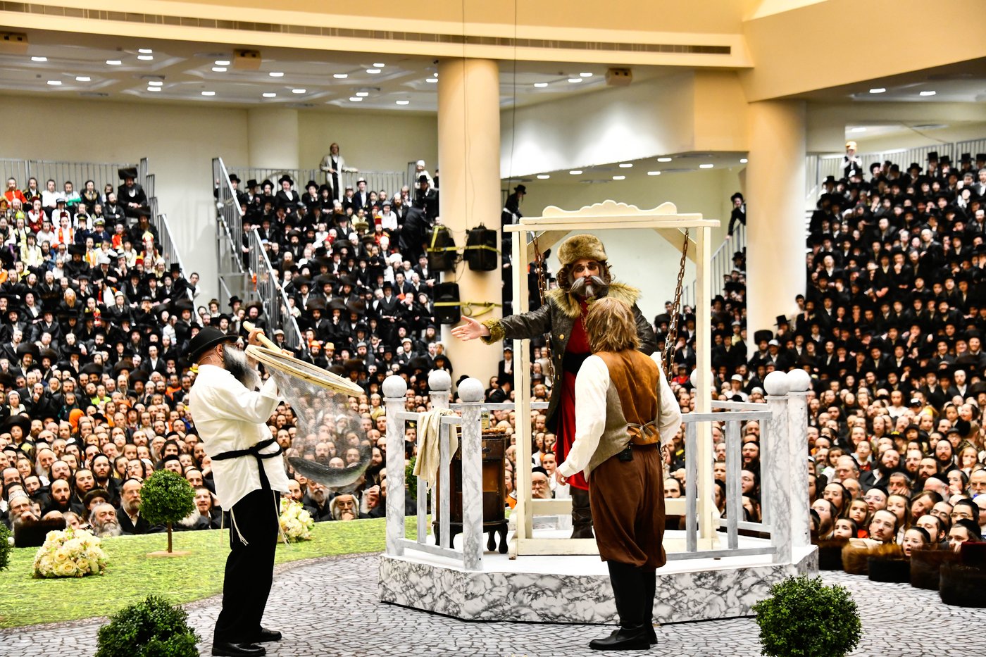 פורים שפיל (הצגה) בחצה"ק ויז'ניץ