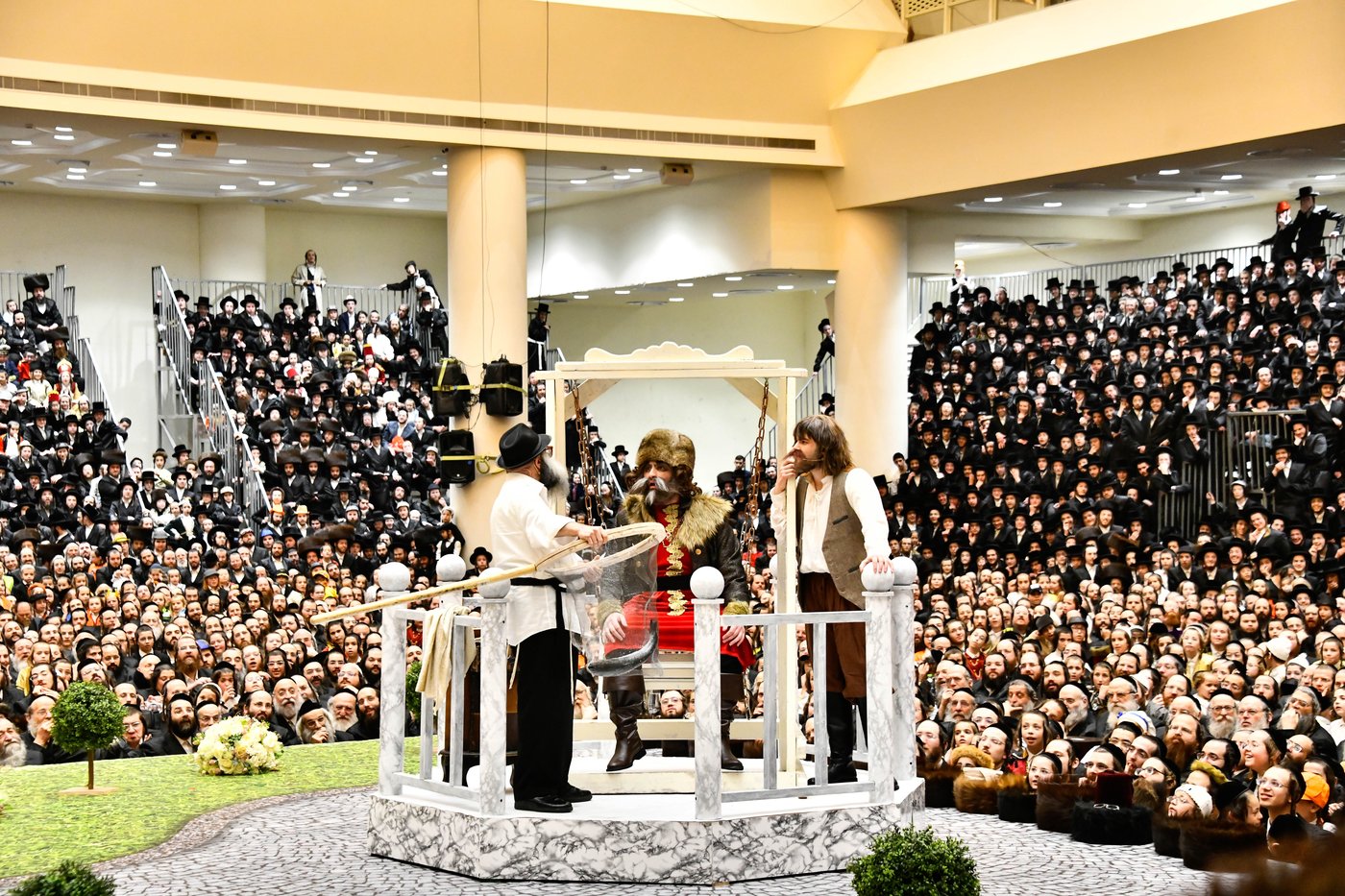 פורים בחצה"ק ויז'ניץ