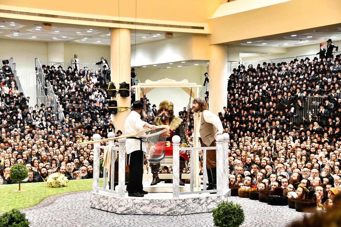 פורים שפיל (הצגה) בחצה"ק ויז'ניץ