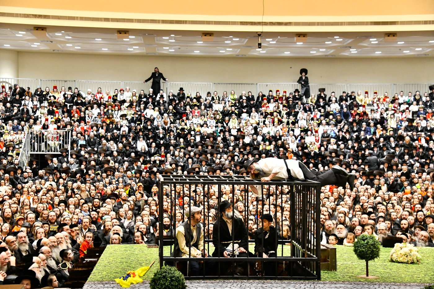 פורים בחצה"ק ויז'ניץ