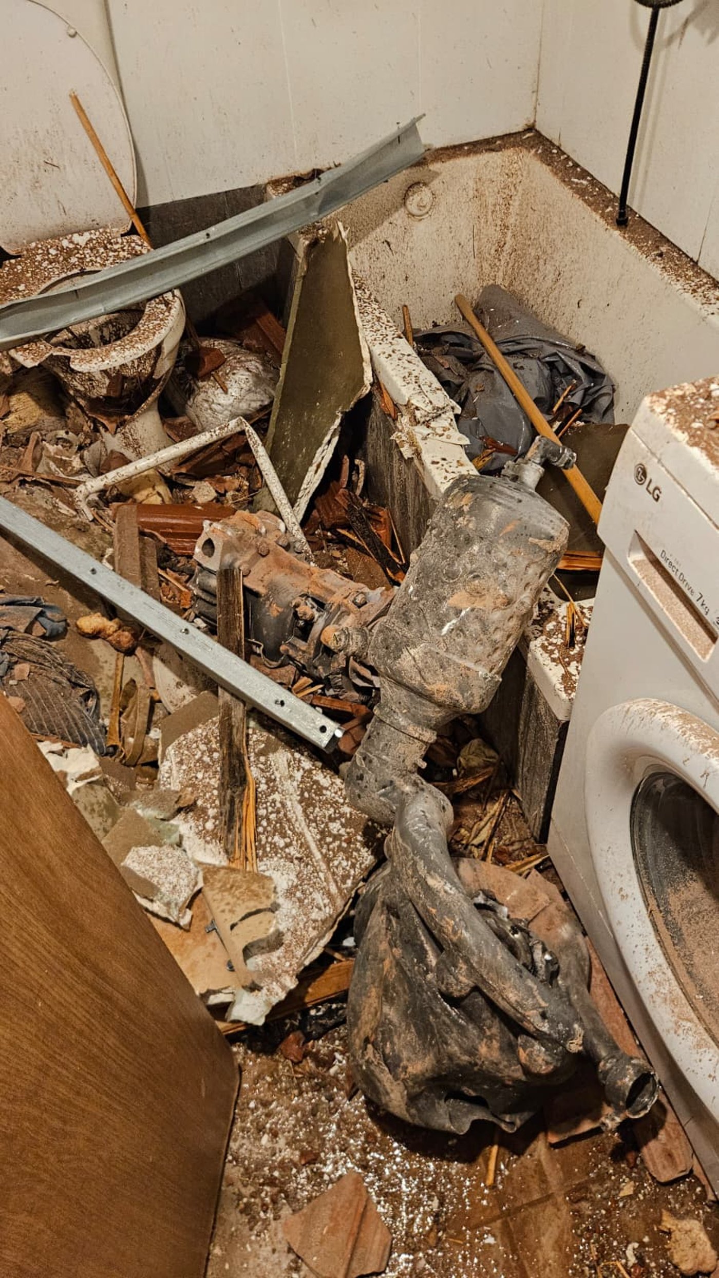 "קרה לנו נס": שבר טיל איראני נפל בחדר הכביסה של המשפחה החרדית