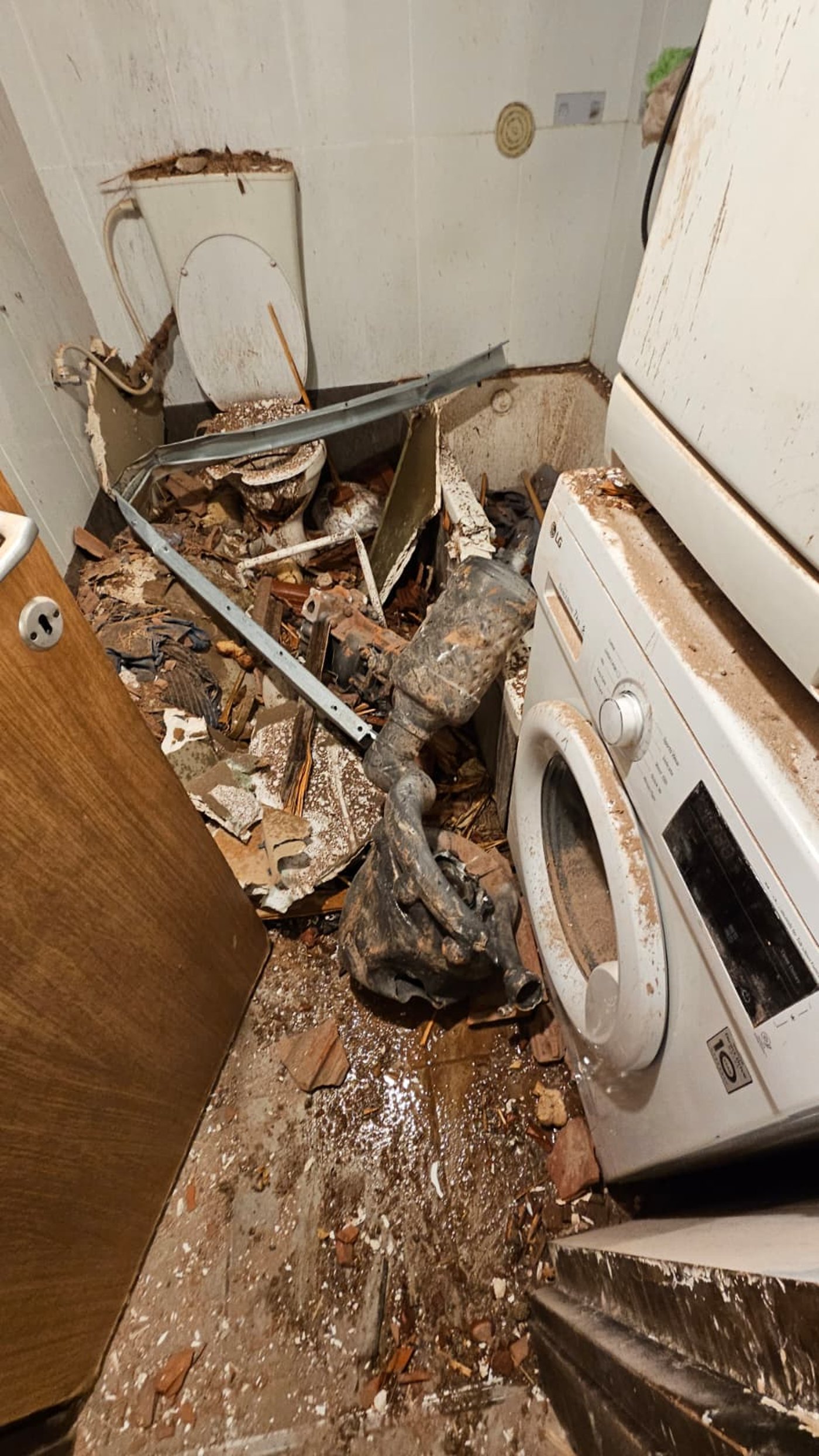 "קרה לנו נס": שבר טיל איראני נפל בחדר הכביסה של המשפחה החרדית