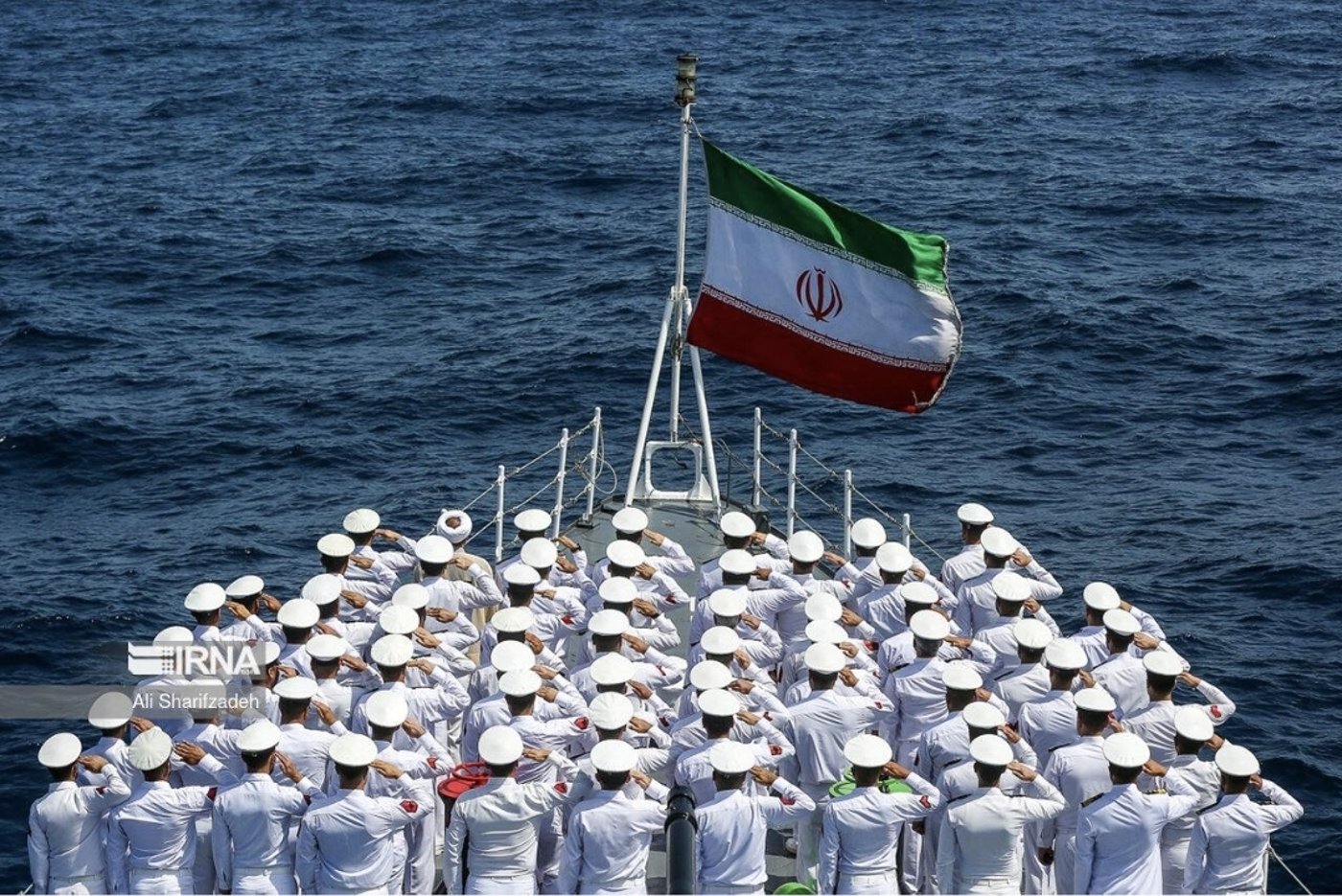 מתים מפחד | דיווח: מאות חיילים איראנים ברחו מספינת מלחמה - וערקו לסרי לנקה