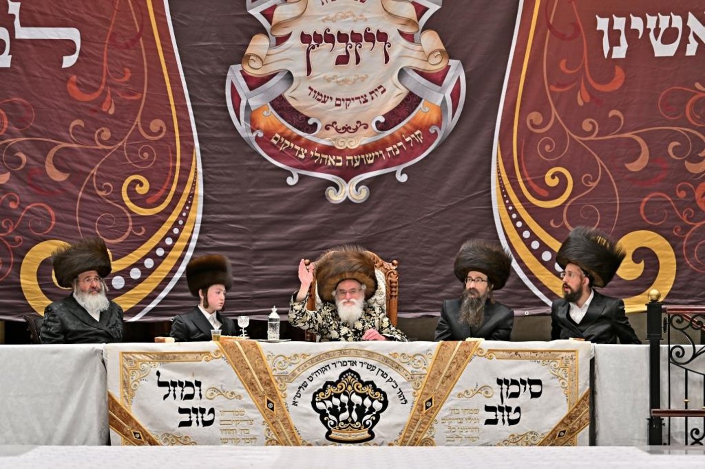 פורים בחצה"ק ויזניץ