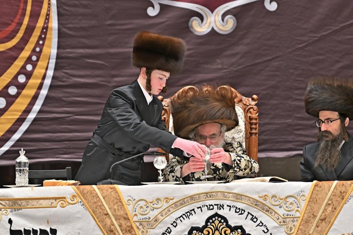 פורים בחצה"ק ויזניץ