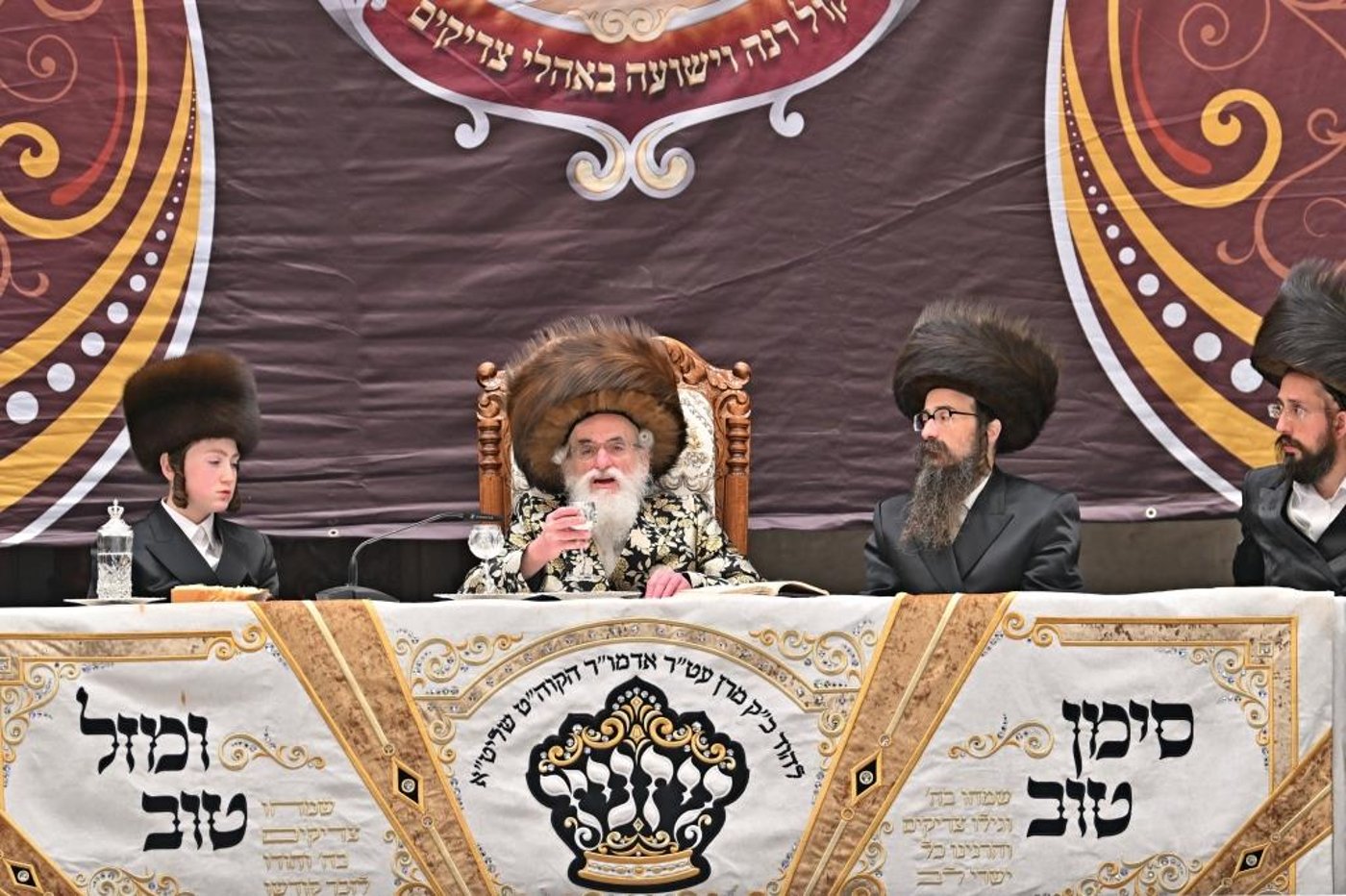 פורים בחצה"ק ויזניץ