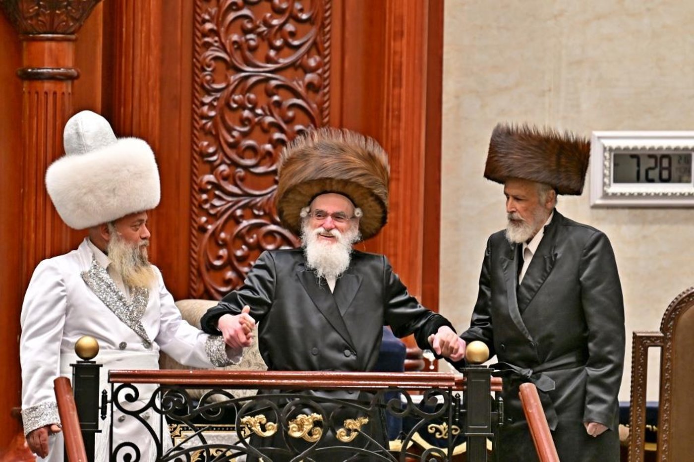 פורים בחצה"ק ויזניץ