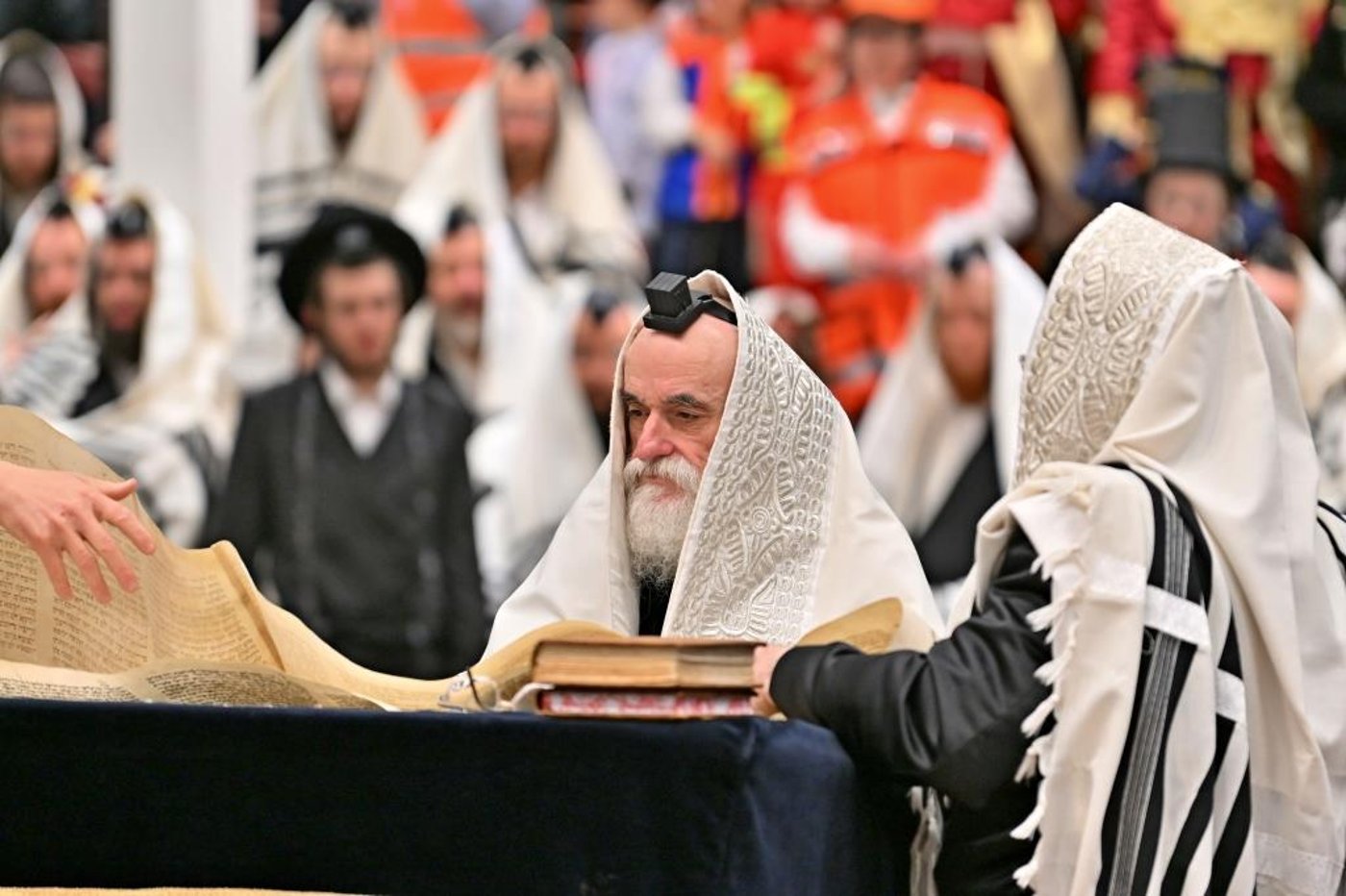 פורים בחצה"ק ויזניץ