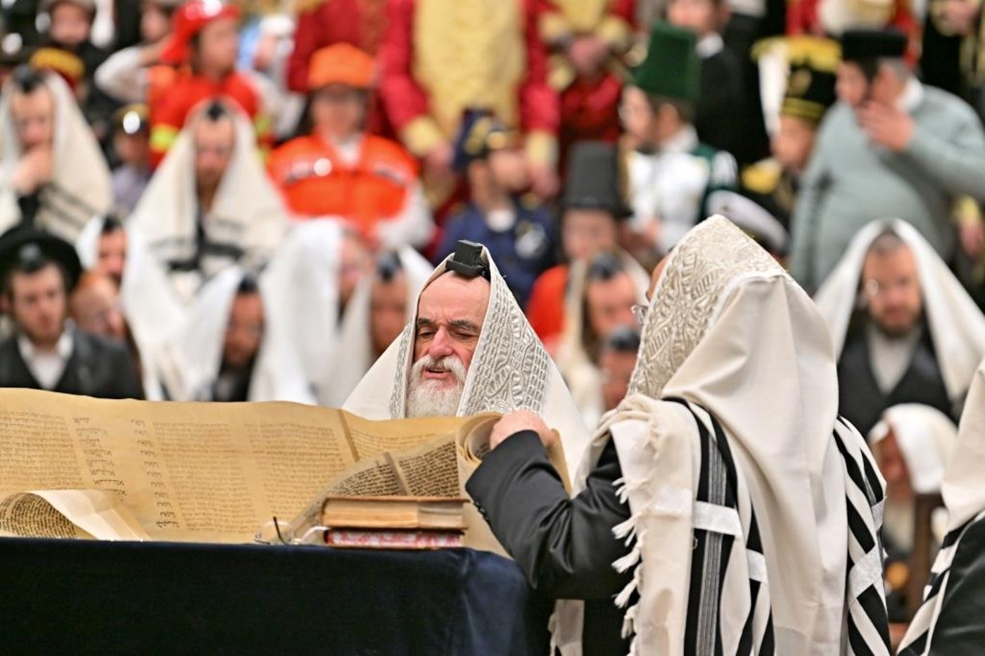 פורים בחצה"ק ויזניץ