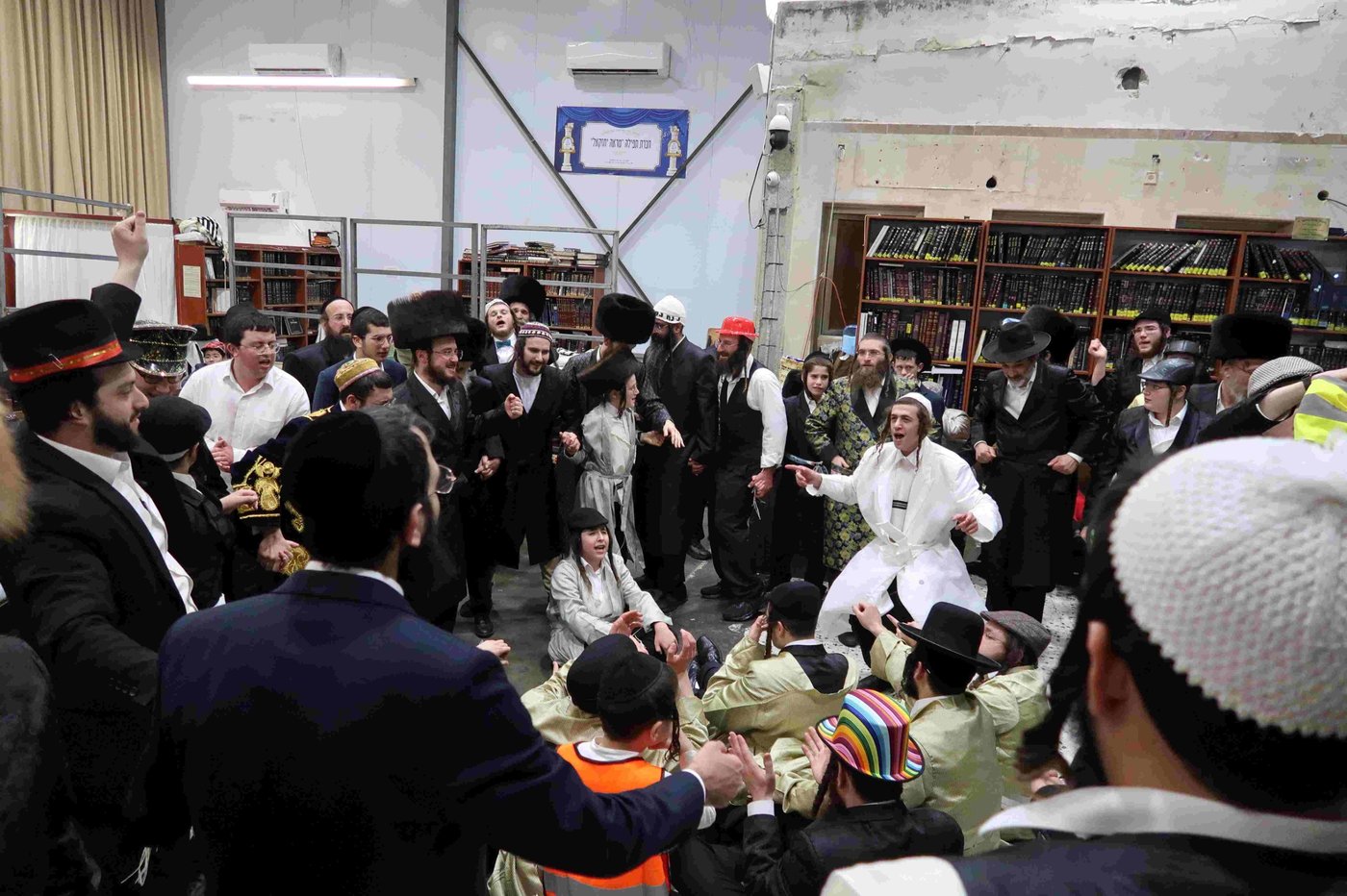 פורים בחצה"ק אשלג