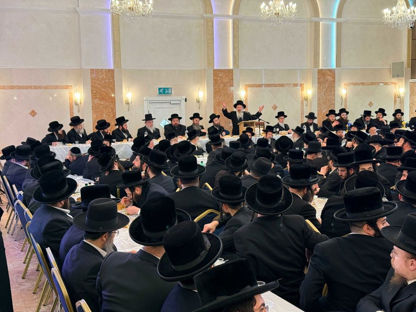 האדמו"ר מויז'ניץ לונדון בהילולת הישועות משה