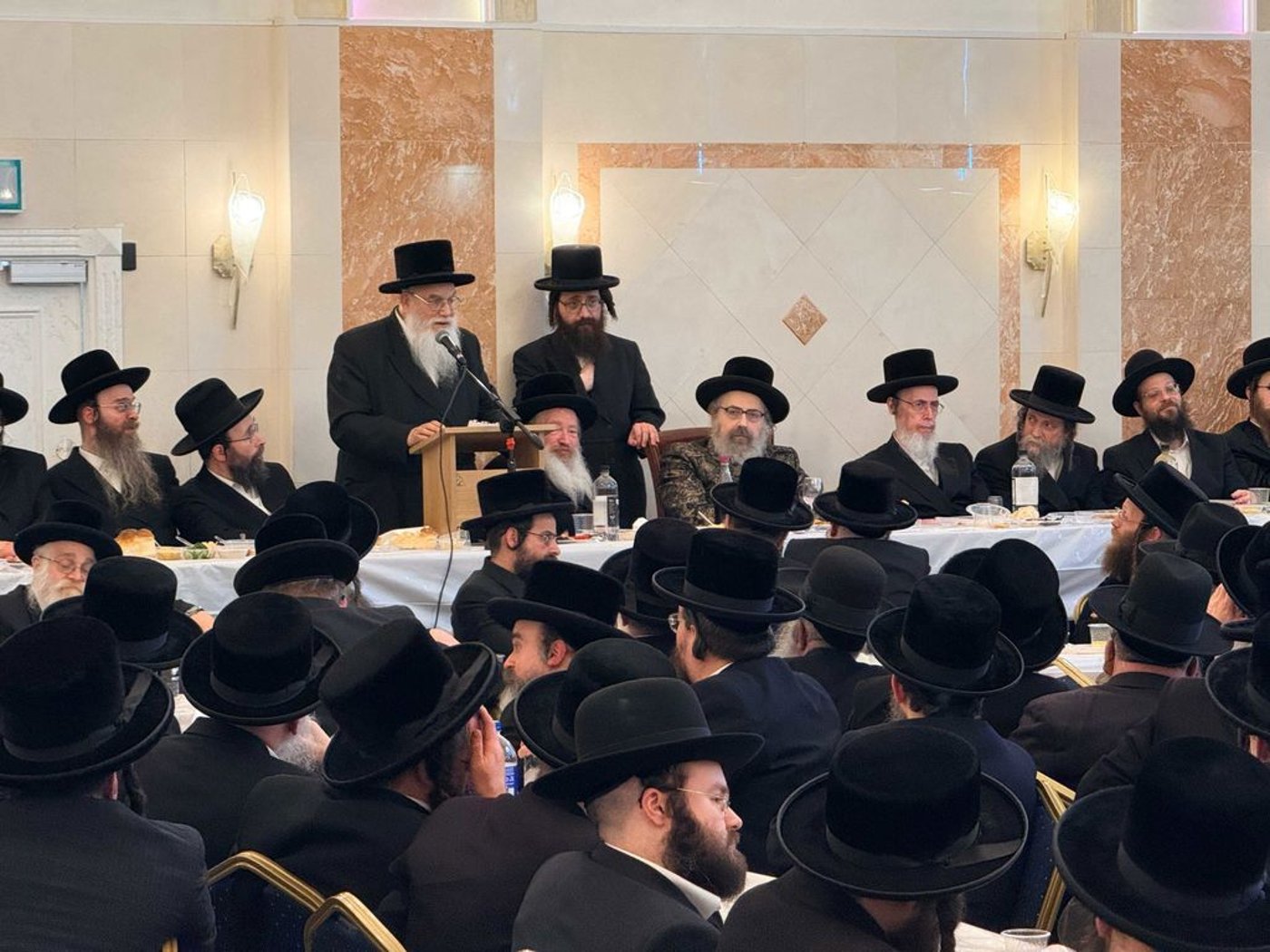 האדמו"ר מויז'ניץ לונדון בהילולת הישועות משה